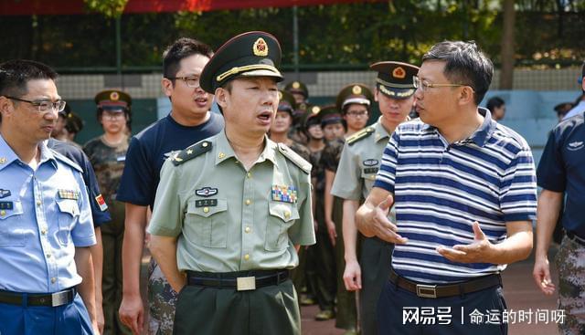 集团军参谋长
