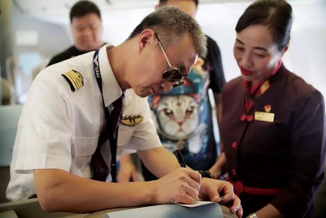 中国空军一号波音767，空中力量的骄傲，中国空军一号波音767，空中力量的荣耀代表