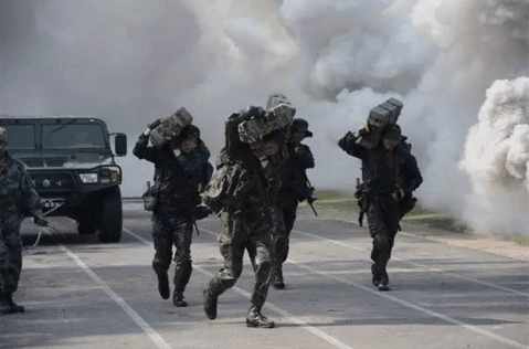 特种兵身高限制，探讨与解析，特种兵身高限制，深度探讨与解析