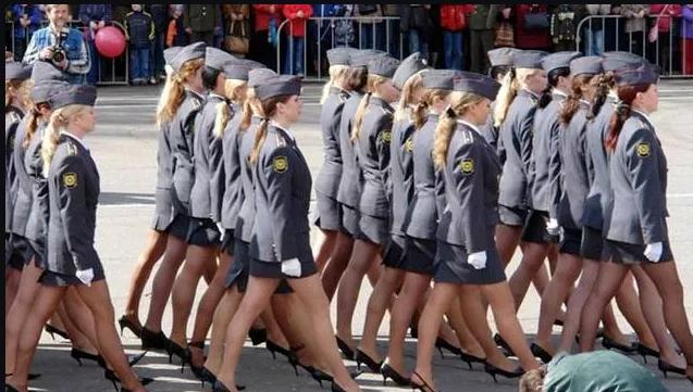 中国女兵仪仗队在俄罗斯的盛大阅兵，中国女兵仪仗队在俄罗斯盛大阅兵展现风采