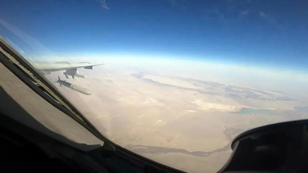轰-6K挂载六枚长剑-10，空中力量的崭新篇章，轰-6K挂载六枚长剑-10，空中力量的强大展示