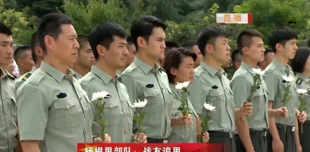杨根思连长，英勇无畏，荣誉之至的颁奖词，杨根思连长，英勇无畏的荣耀典范