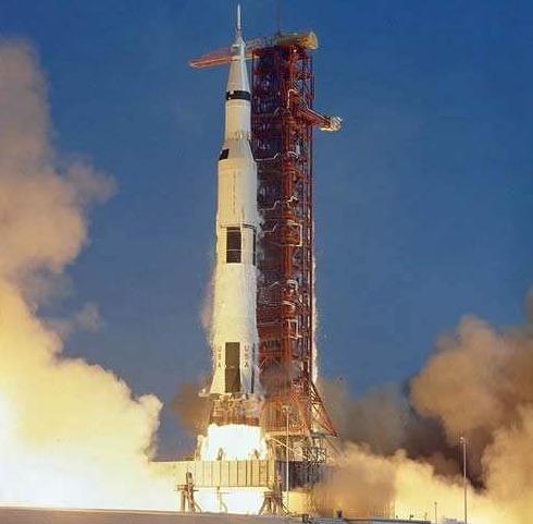 长征五号与土星五号的探索之旅，中国航天的新征程，长征五号与土星五号的探索之旅，中国航天新征程