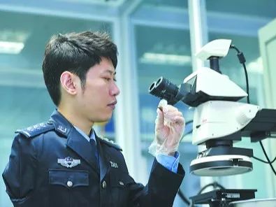 当代保尔丁晓兵，坚韧不拔的奋斗之路，当代保尔丁晓兵，坚韧不拔的奋斗之路纪实
