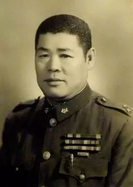集团军总司令与战区司令长官，职位高低之探讨，集团军总司令与战区司令长官，职位等级与权责探讨