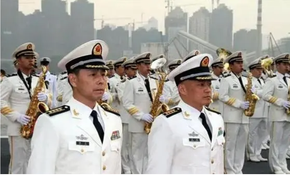 航母舰长军衔揭秘，职责与荣誉的象征，航母舰长军衔，职责与荣誉的象征揭秘