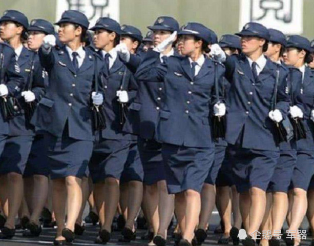 中国女兵穿红衣服阅兵，荣耀与力量的展现，中国女兵红装阅兵，荣耀与力量的璀璨展现