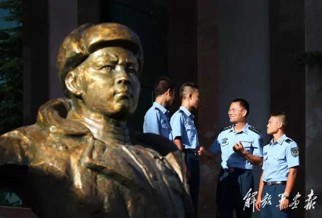 揭秘空降兵黄继光连的神秘面纱，英雄精神的诞生地，揭秘英雄精神的诞生地，黄继光连的神秘面纱与英雄传承