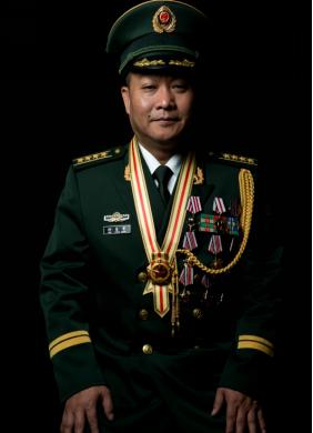 八一勋章，致敬荣耀背后的英雄，谁获得这一殊荣？，八一勋章获得者揭晓，致敬荣耀背后的无名英雄