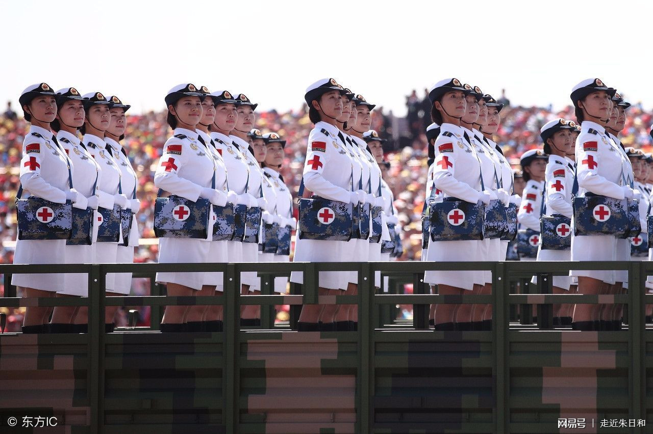 中国女兵最漂亮的表演——英勇无畏的力量之美，中国女兵的英勇无畏之美，力量与风采的绝佳展示