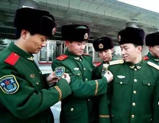 武警军装照片，荣耀与责任的象征，武警军装照片，荣耀与责任的标志