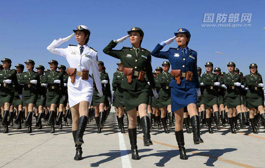中国女兵，长筒鞋与短裙的时尚魅力与坚韧精神，中国女兵，时尚魅力与坚韧精神的交融——长筒鞋与短裙的展现