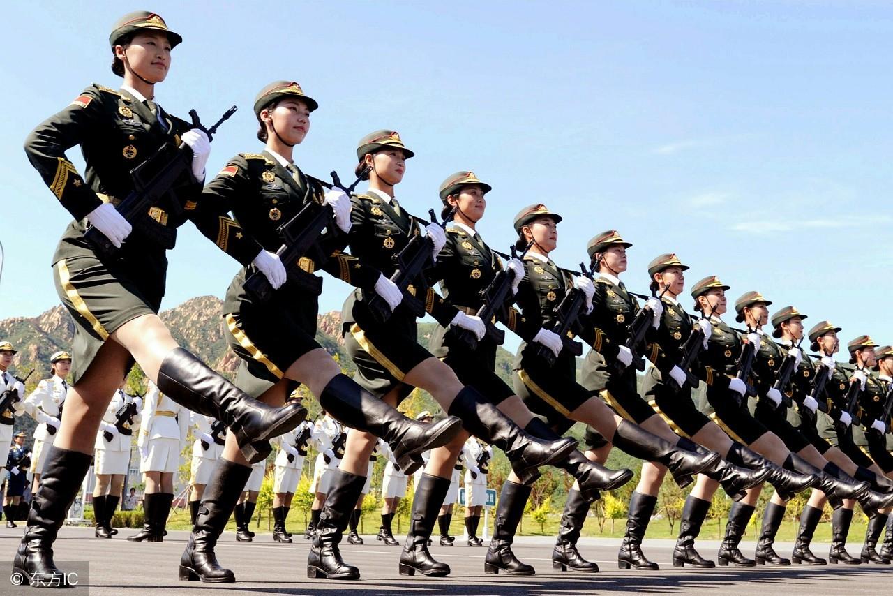 国庆70周年阅兵女兵方队图片，展现巾帼英雄风采，国庆70周年阅兵女兵方队风采展示，巾帼英雄图片回顾