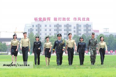 中国火箭军军服图片，展现力量与荣耀，中国火箭军军服展示力量与荣耀，英勇威武的图片一览