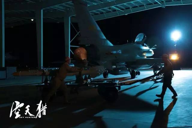 中国空军电影预告，展翅高飞，英勇翱翔的蓝天战士，中国空军电影预告，蓝天战士展翅高飞，英勇翱翔