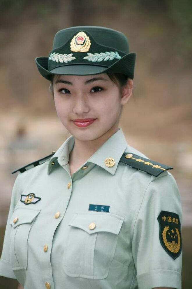 中国女兵照片集，展现铿锵玫瑰的英勇风采，中国女兵风采，铿锵玫瑰的英勇瞬间集萃