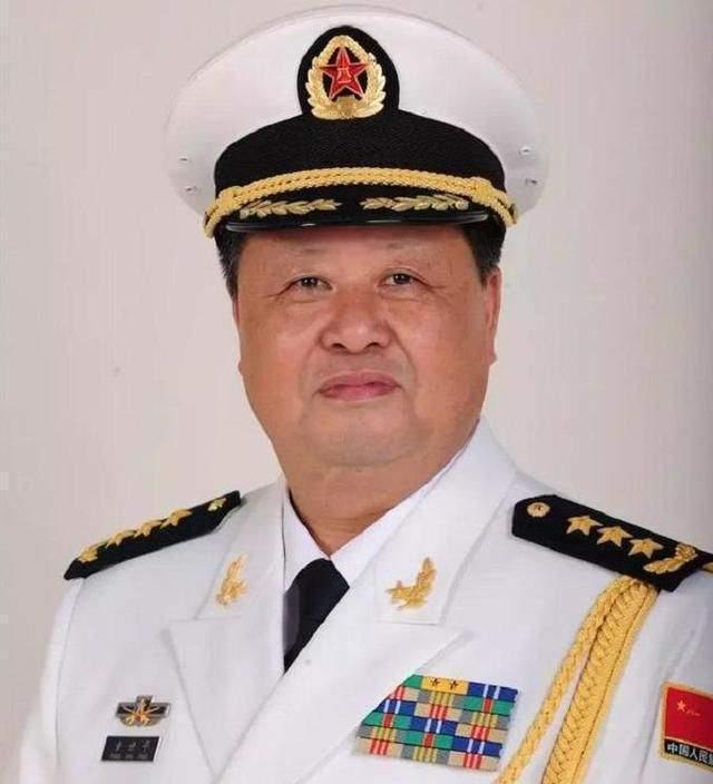 现任上将是高级军官级别，现任上将为高级军官级别