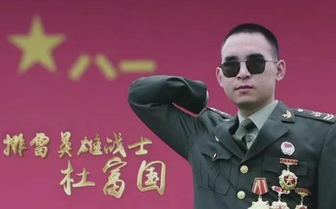 八一勋章获得者，他们的荣耀与担当，八一勋章获得者，荣耀与担当的典范