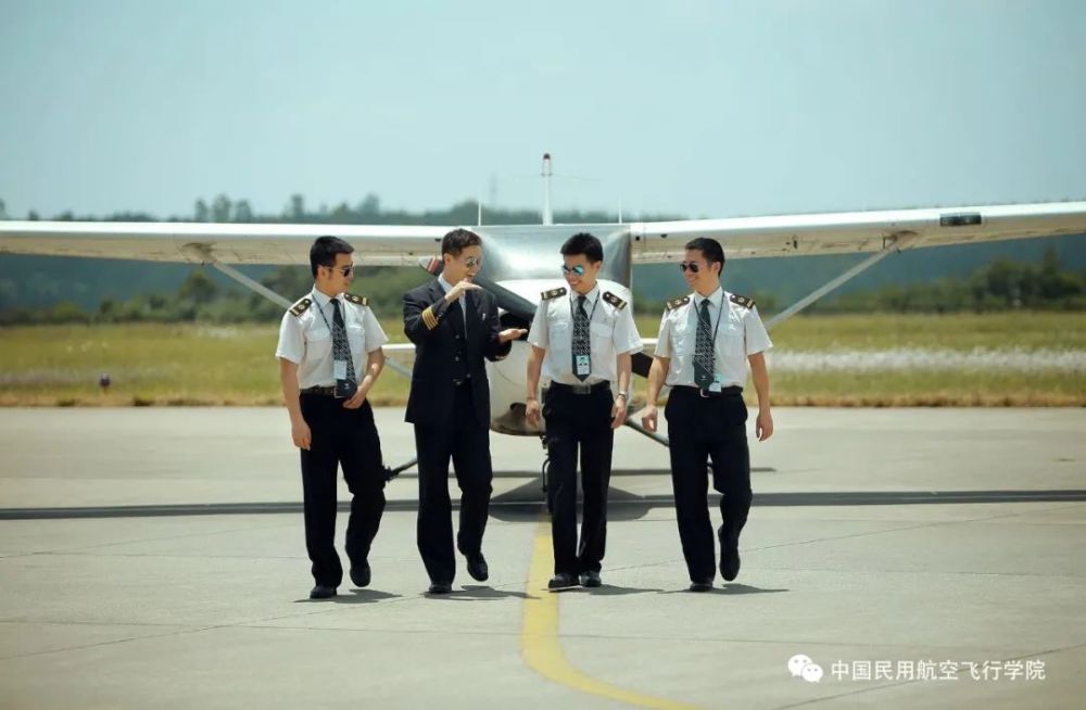 中国飞行学院官网，探索航空梦想的起点，中国飞行学院官网，航空梦想的启航之地