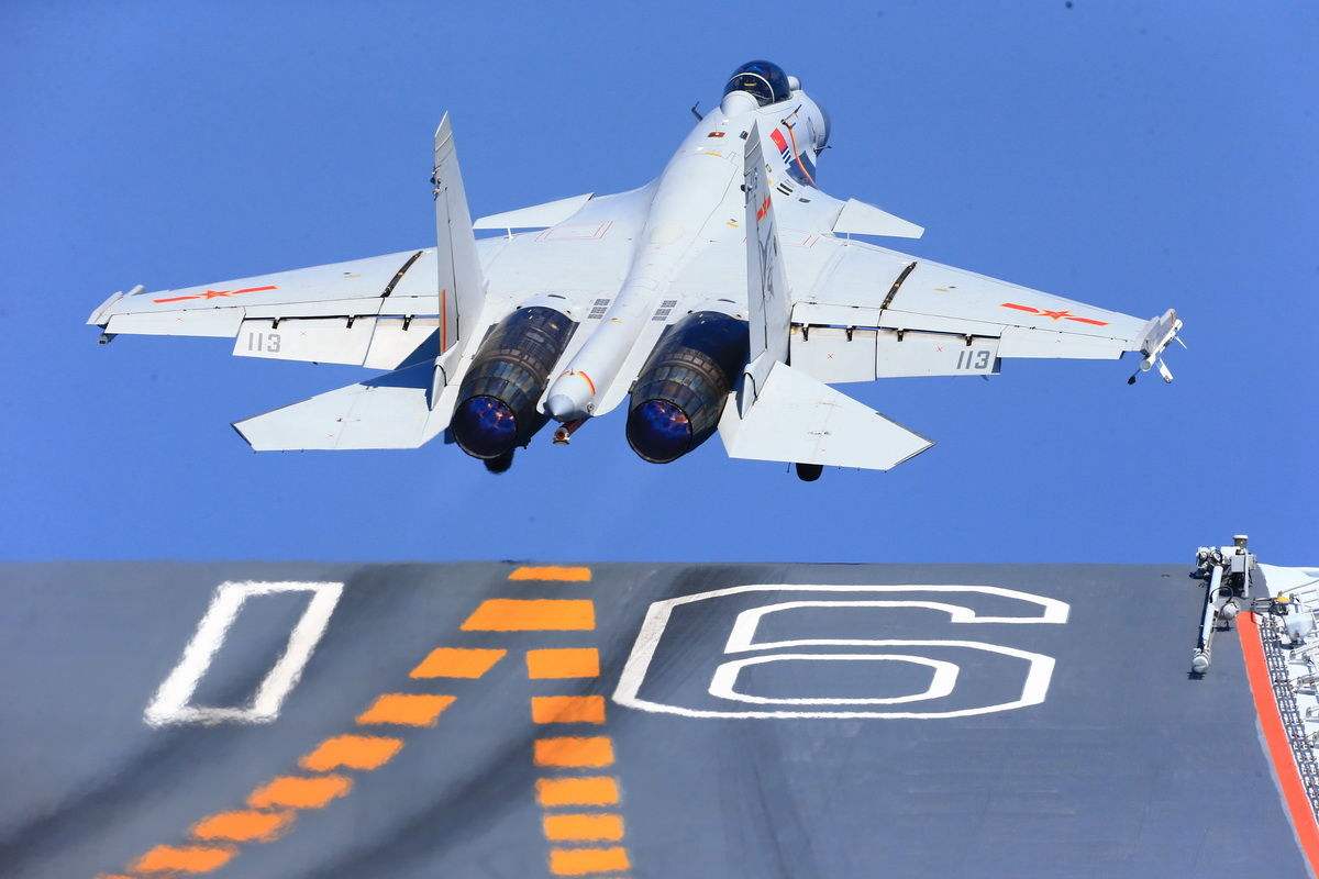 歼-15战机，中国航空工业的新里程碑——第三代战斗机的杰出代表，歼-15战机，中国航空工业新里程碑——第三代战斗机翘楚
