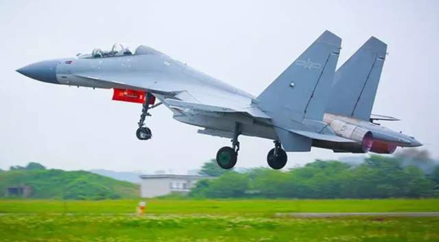 歼-16舰载机图片，揭示中国海军航空兵力量的新篇章，歼-16舰载机亮相，中国海军航空兵力量新篇章启幕