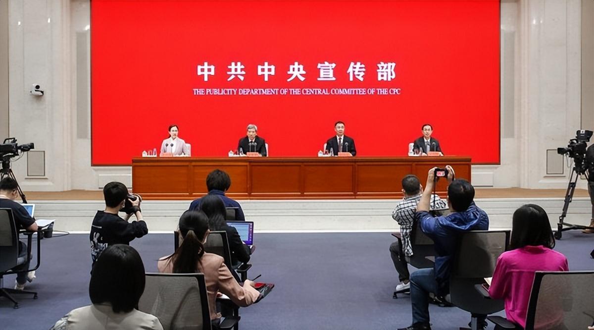 新闻摘抄，科技巨头引领未来，开启智能生活新篇章，科技巨头引领未来，开启智能生活新篇章，智能时代的崭新篇章