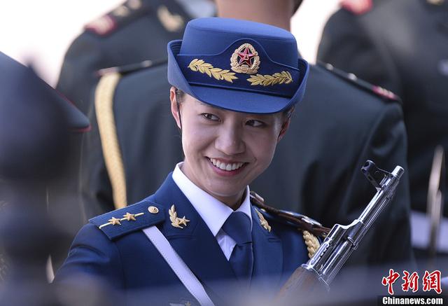 中国人民解放军仪仗队女兵亮相海外，展现新时代风采与力量，中国人民解放军仪仗队女兵海外亮相，展现新时代风采与巾帼力量