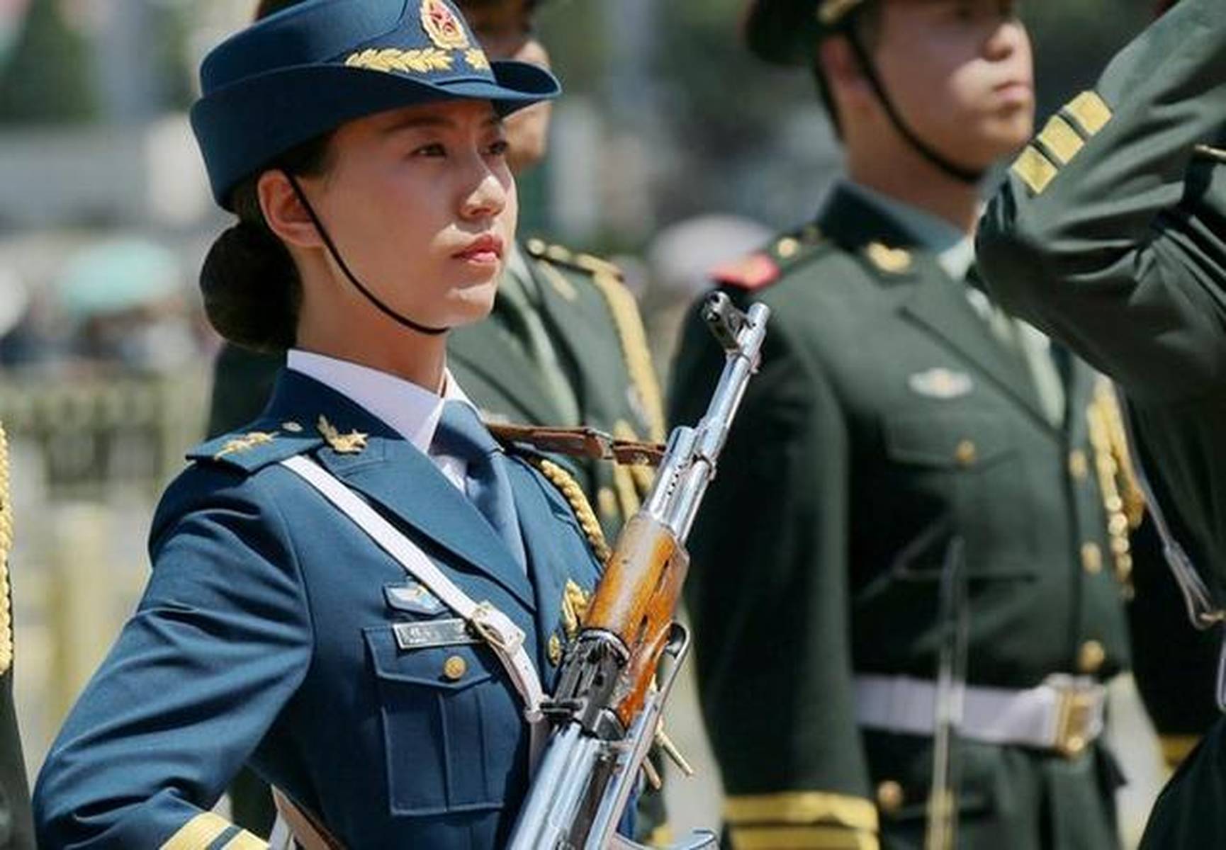 中国女兵，全世界最美的风景线，中国女兵，全球最美的风景线