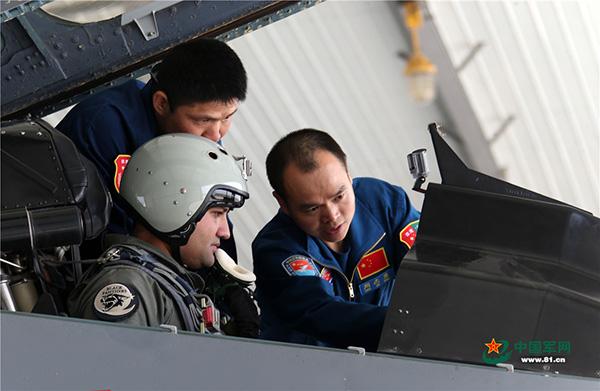 歼-11B已经服役了吗？探究中国新一代战斗机的现状和未来，歼-11B服役进展揭秘，中国新一代战斗机的现状与未来展望