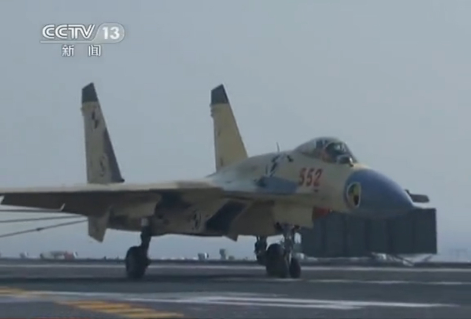 歼-15舰载机起降，探索中国航母战斗群的空中力量核心，中国航母战斗群空中力量核心，歼-15舰载机起降探索