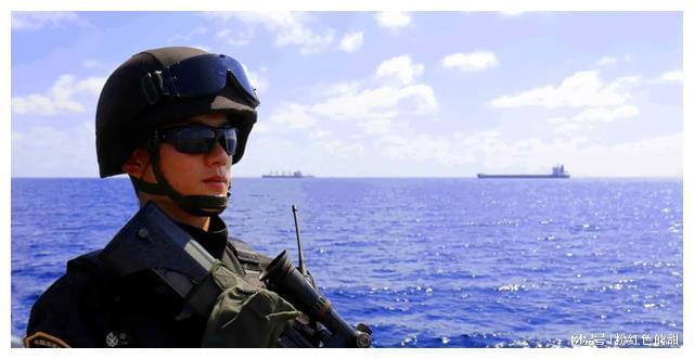 海盗围攻中国海军，历史与现实中的挑战与应对，海盗围攻中国海军，历史与现实的挑战及应对策略