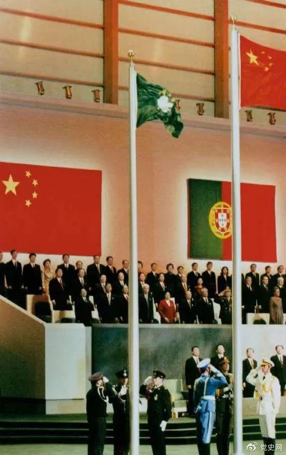 新澳门天天彩正版免费，探索彩票的魅力与责任，探索彩票魅力与责任，新澳门天天彩正版免费介绍