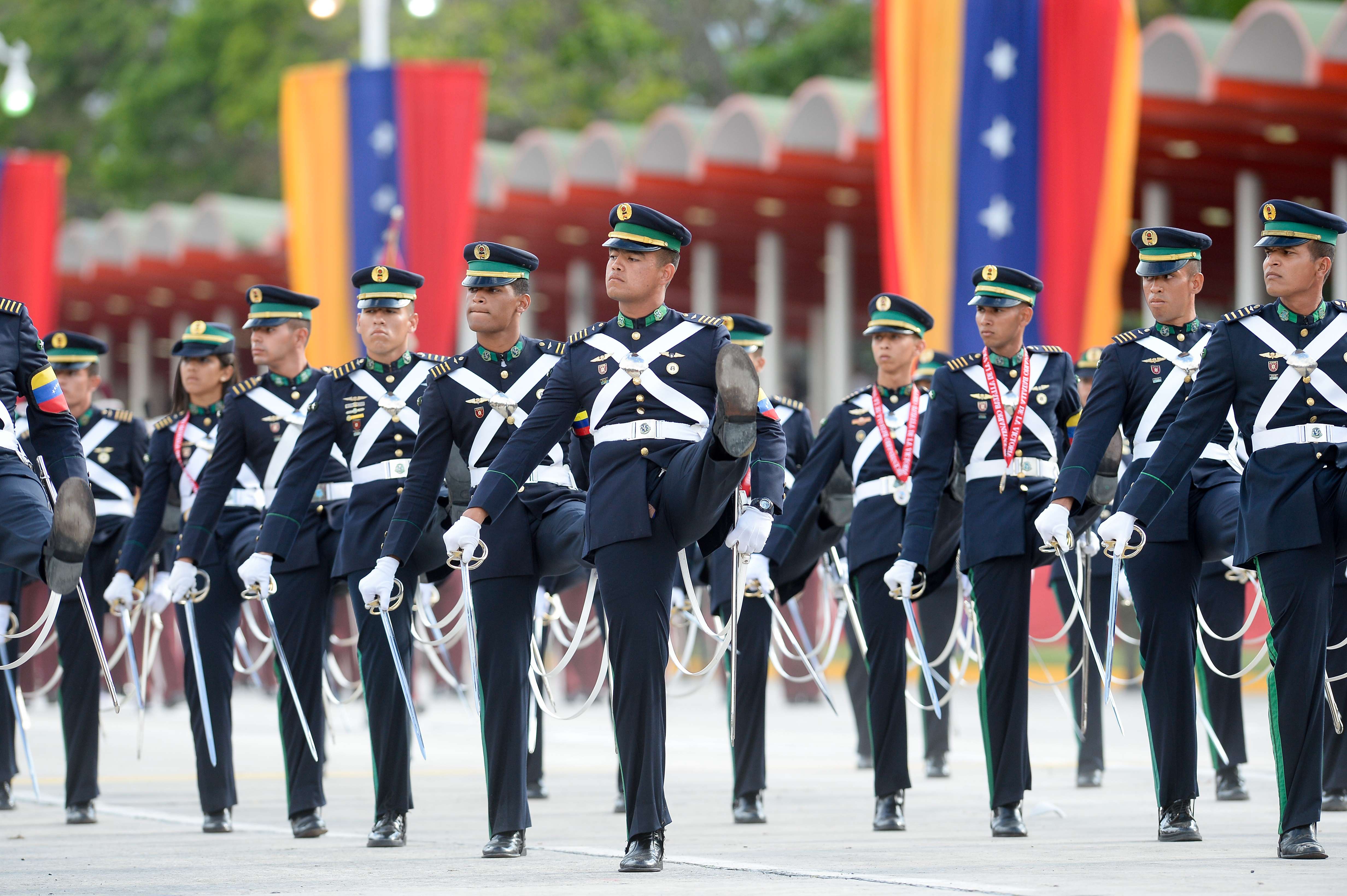 每个国家的阅兵式，壮丽盛大的庆典与展示力量的舞台，全球阅兵盛典，展示力量的壮丽舞台