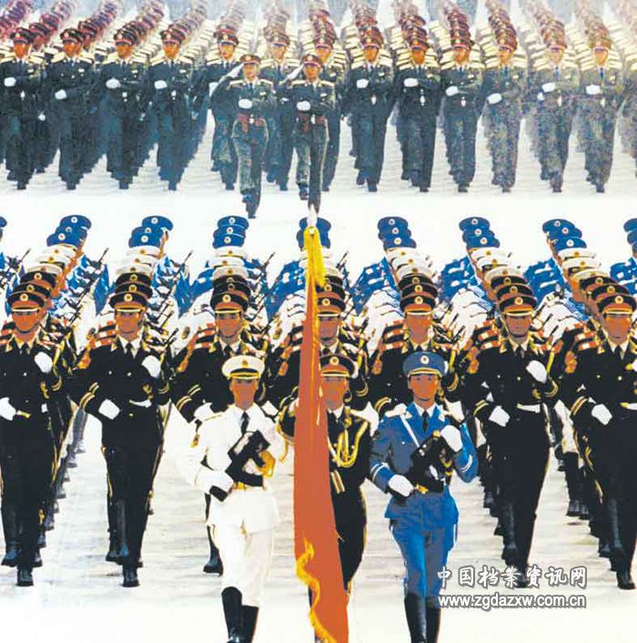 仪仗队阅兵走过天安门广场，荣耀与力量的展现，天安门广场阅兵，荣耀与力量的展现