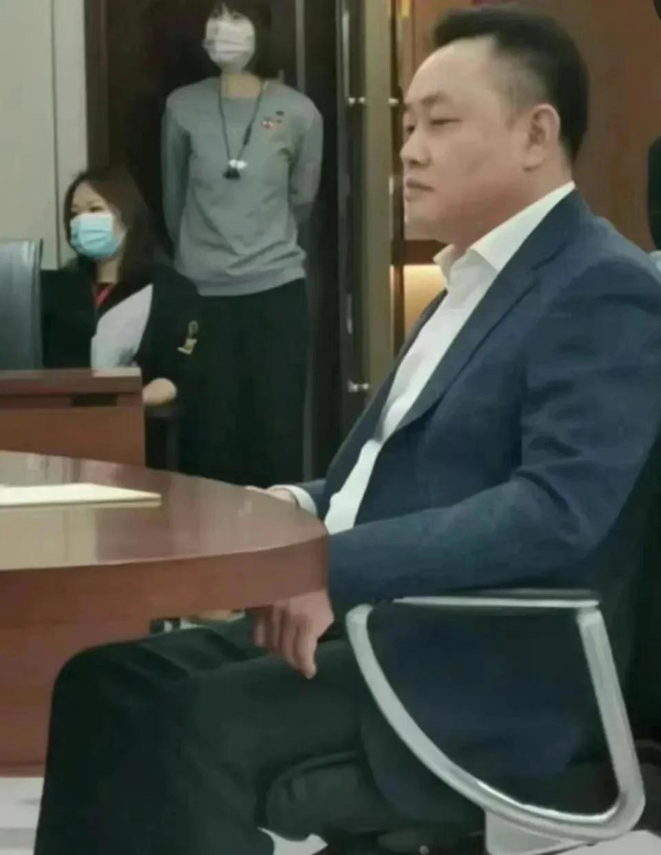 歼-20战斗机飞行员，荣誉与薪酬并存，歼-20战斗机飞行员，荣誉与薪酬并重