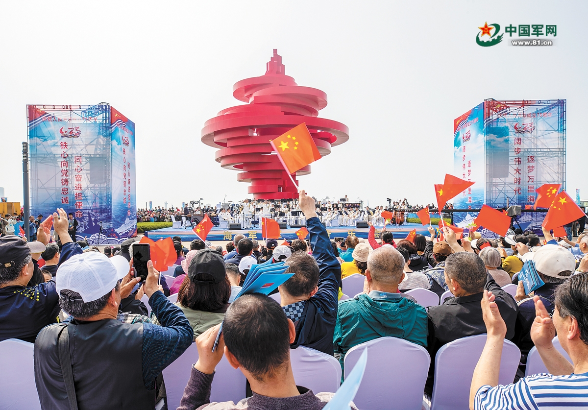 海军70周年阅舰式在五四广场的壮丽展现，海军70周年阅舰式壮丽展现五四广场盛况空前