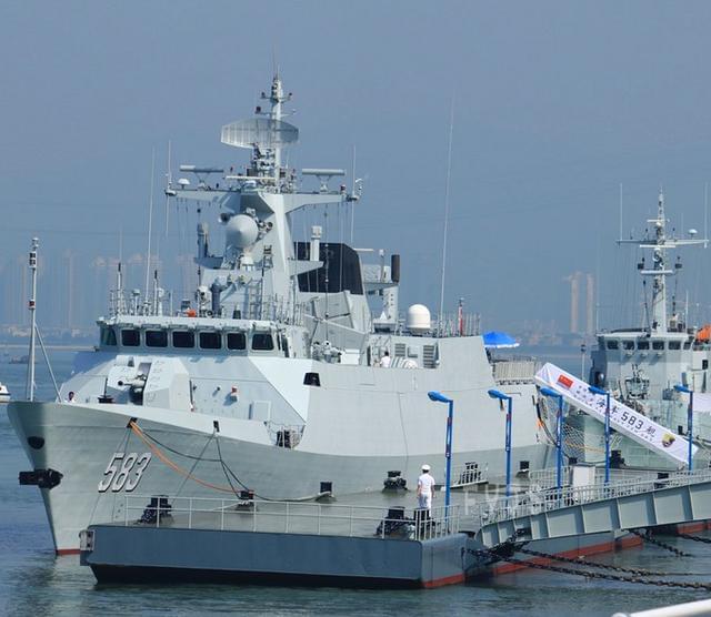 中国海军新里程碑，南京舰正式入列，开启新的征程，中国海军新里程碑，南京舰入列，开启征程新篇章