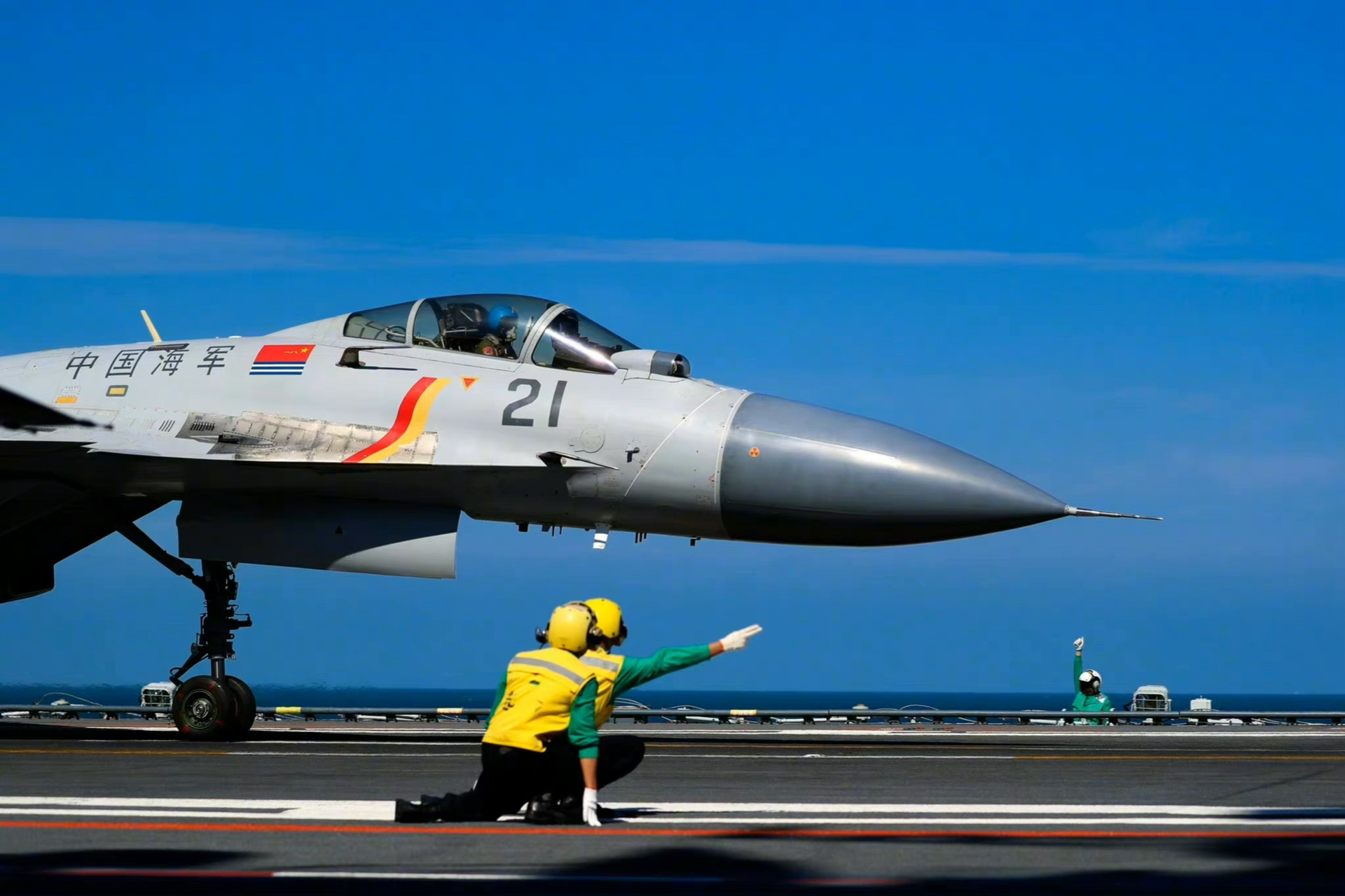航母舰载机歼-15，中国海军航空兵力量的璀璨明珠，中国海军航空兵力量璀璨明珠，歼-15舰载机揭秘