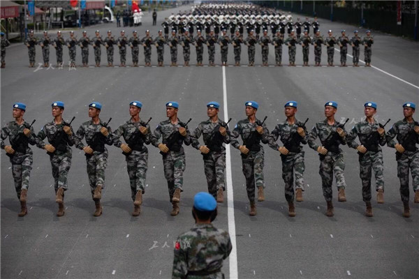 阅兵中的壮丽方队，力量与荣耀的展示，阅兵盛况，壮丽方队展现力量与荣耀