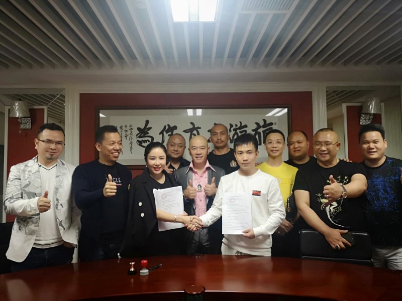香港王中王与肖中持，两大领域的杰出领袖，香港王中王与肖中持，两大领域杰出领袖的辉煌成就
