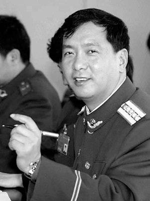 丁晓兵采访，一位军人的坚韧与担当，丁晓兵专访，军人的坚韧与担当