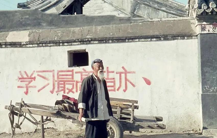 记录世界风云变幻的报纸，历史、现实与未来，报纸记录的历史、现实与未来，世界风云变幻的见证者
