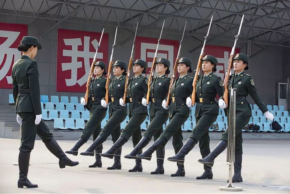 三军仪仗队中的璀璨明珠——程诚军花，三军仪仗队中的璀璨明珠，程诚军花风采展