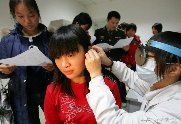 女兵体检真的很严吗？探究女性征兵体检的严格程度及其意义，女性征兵体检的严格程度探究，意义与真相揭秘