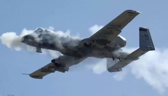 探究A-10攻击机的挂载武器能力，A-10攻击机的强大挂载武器能力探究