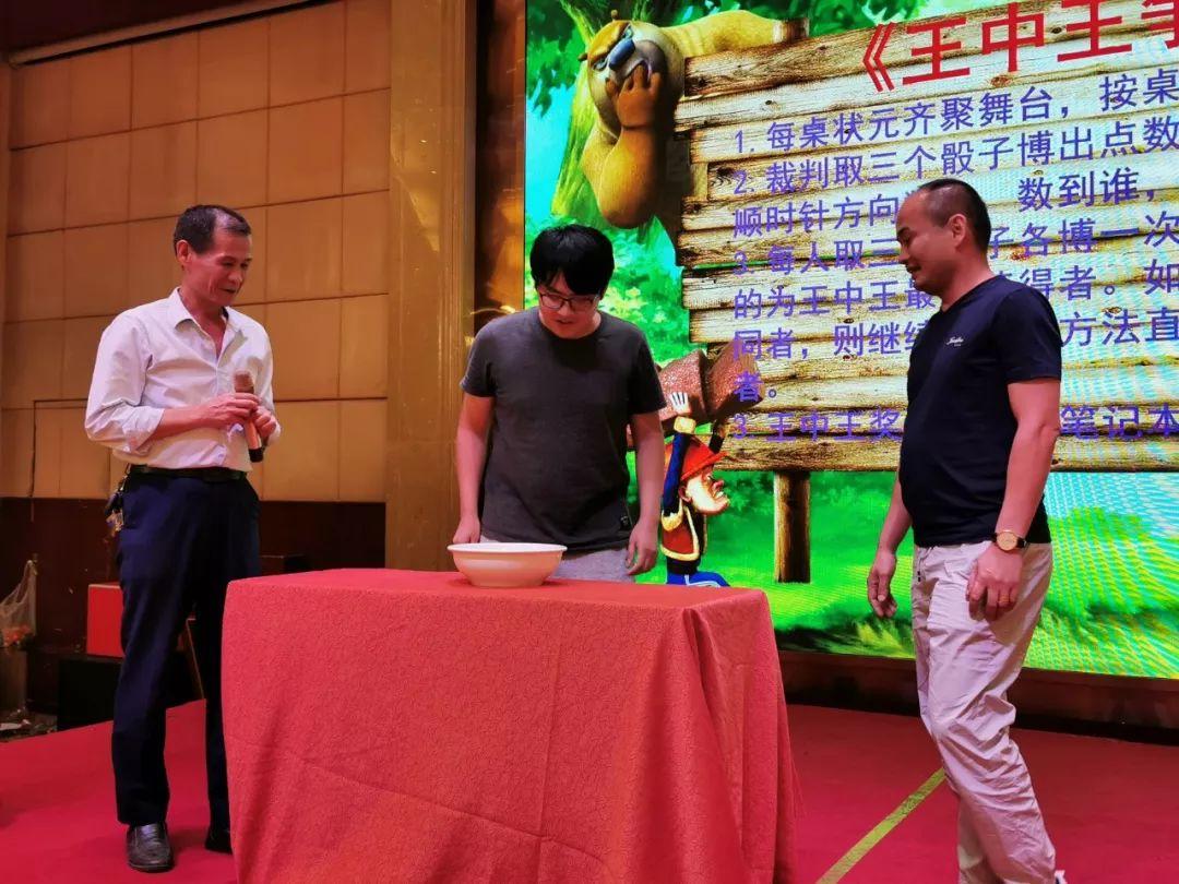 王中王一肖，闪耀于2019年的杰出人物，杰出人物王中王一肖闪耀于2019年风采非凡