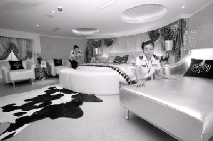 航空母舰主题酒店，海洋之旅与奢华住宿的完美融合，航空母舰主题酒店，奢华住宿与海洋之旅的完美结合体验
