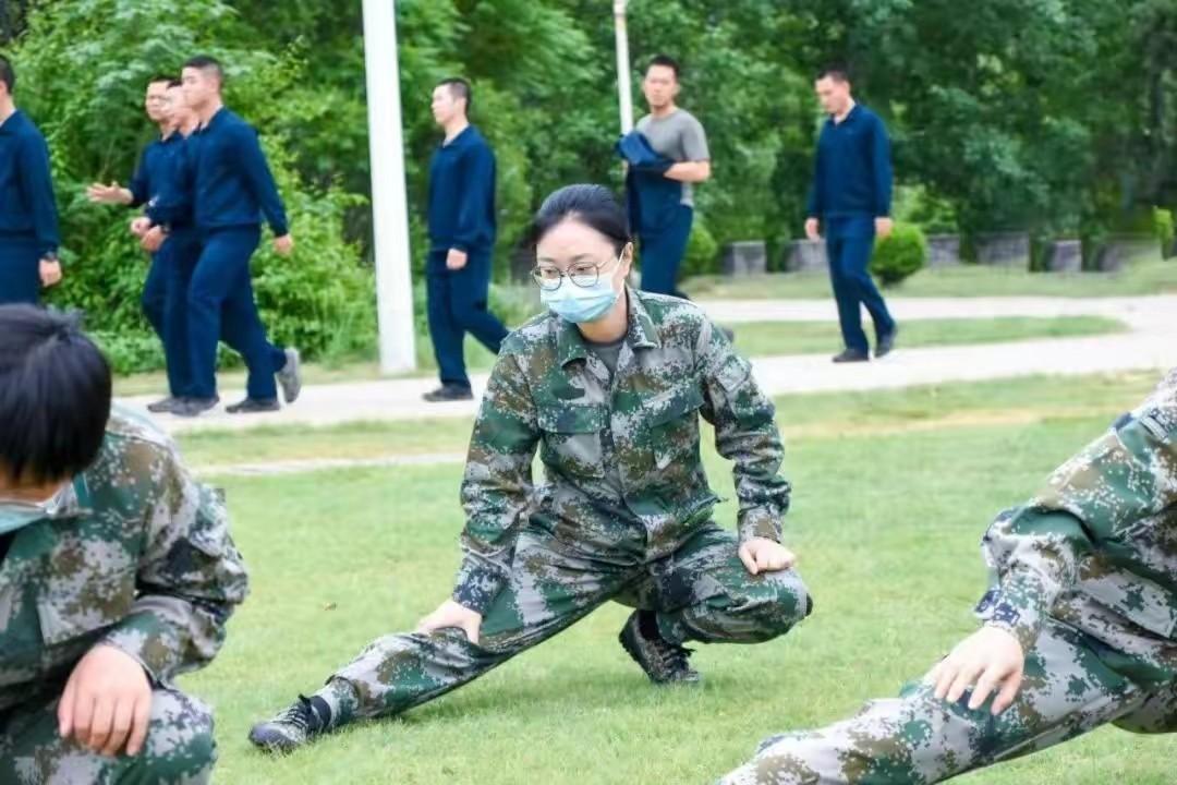 解放军新闻传播中心文职人员的角色与贡献，解放军新闻传播中心文职人员的角色与影响力解析