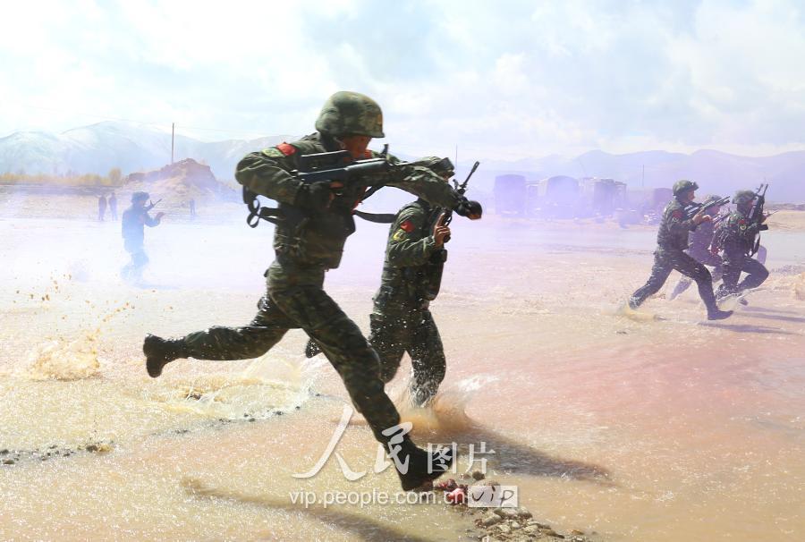 武警实弹射击训练，锤炼精兵强将的实战能力，武警实弹射击训练，锤炼实战能力，打造精兵强将