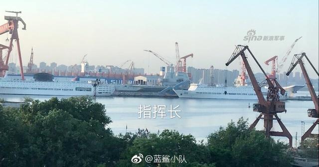 火箭军换发新军服，海军一等功臣病逝，曾挂吊瓶——致敬英雄，铭记功勋，致敬英雄，缅怀海军一等功臣，火箭军换发新军服，铭记功勋